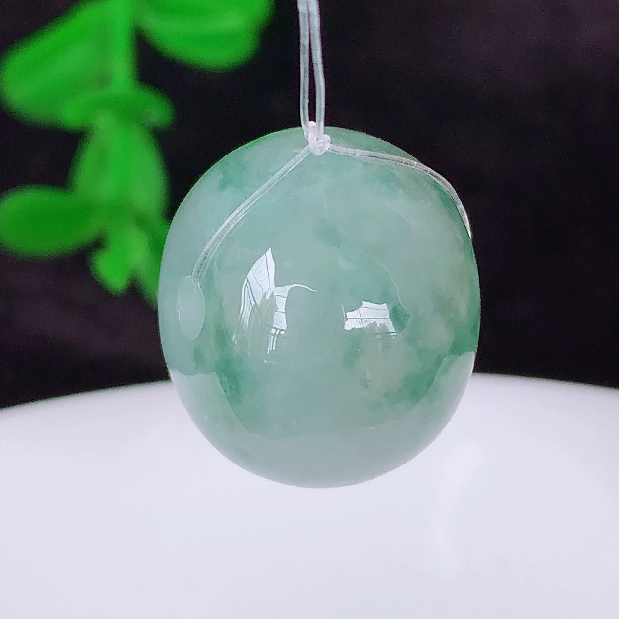 自然光实拍，冰润冰糯种飘花翡翠路路通吊坠，寓意好运连连，路路畅通，经典款式，财运滚滚，路路通，佩戴效果更好！#49.17