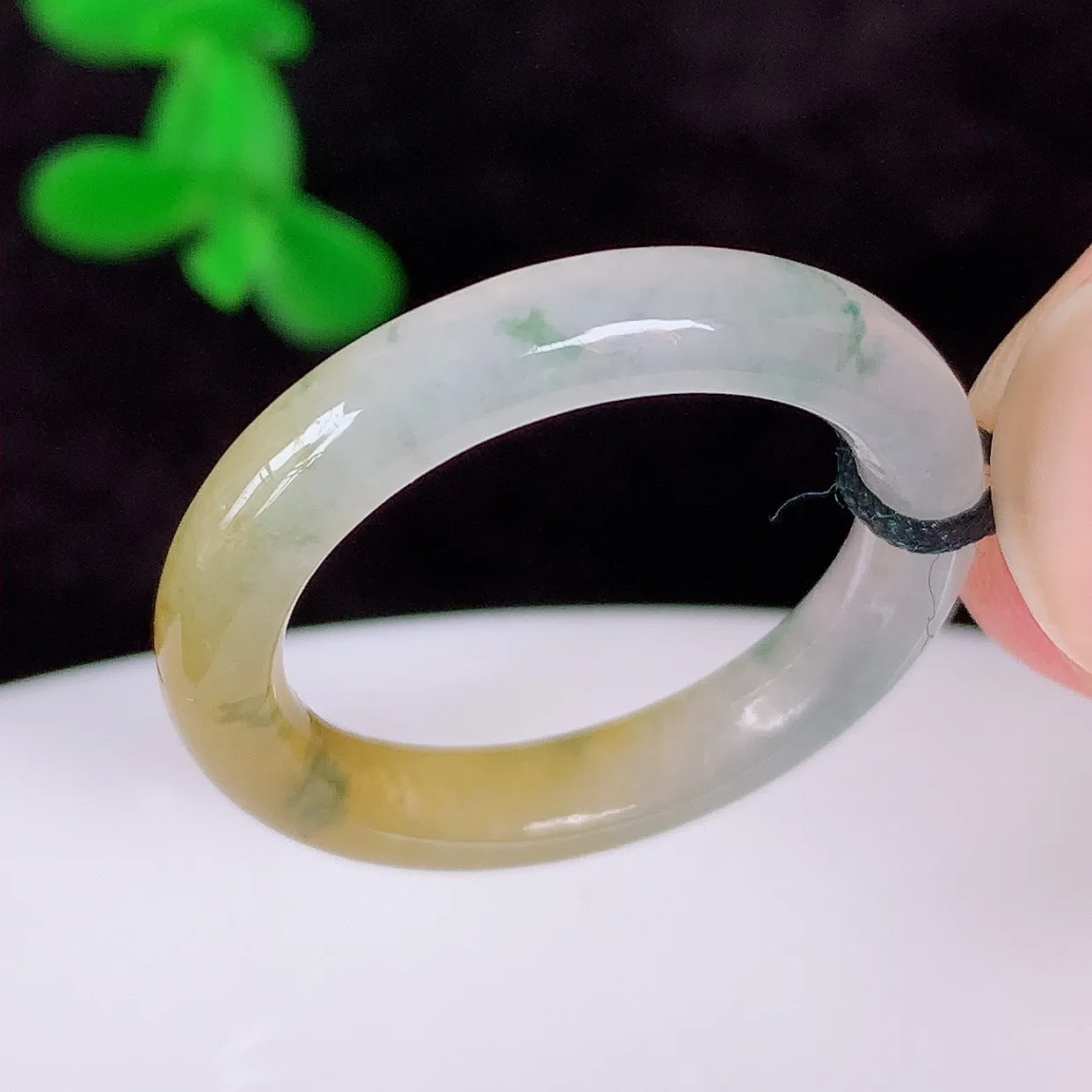 自然光实拍，冰润冰种黄翡17.5mm内径翡翠指环，玉戒指，玉质莹润，好精美好冰润的指环，15圈口，上手纤巧！#1.17