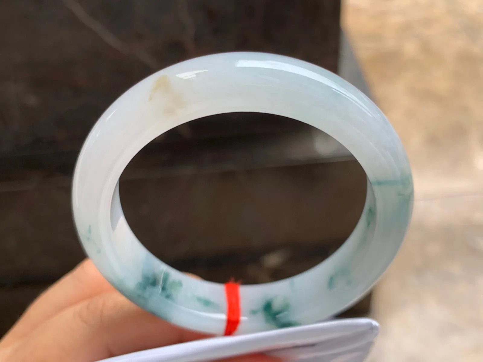 54-12.3-8.6mm
飘花手镯 底子细腻 飘花点缀