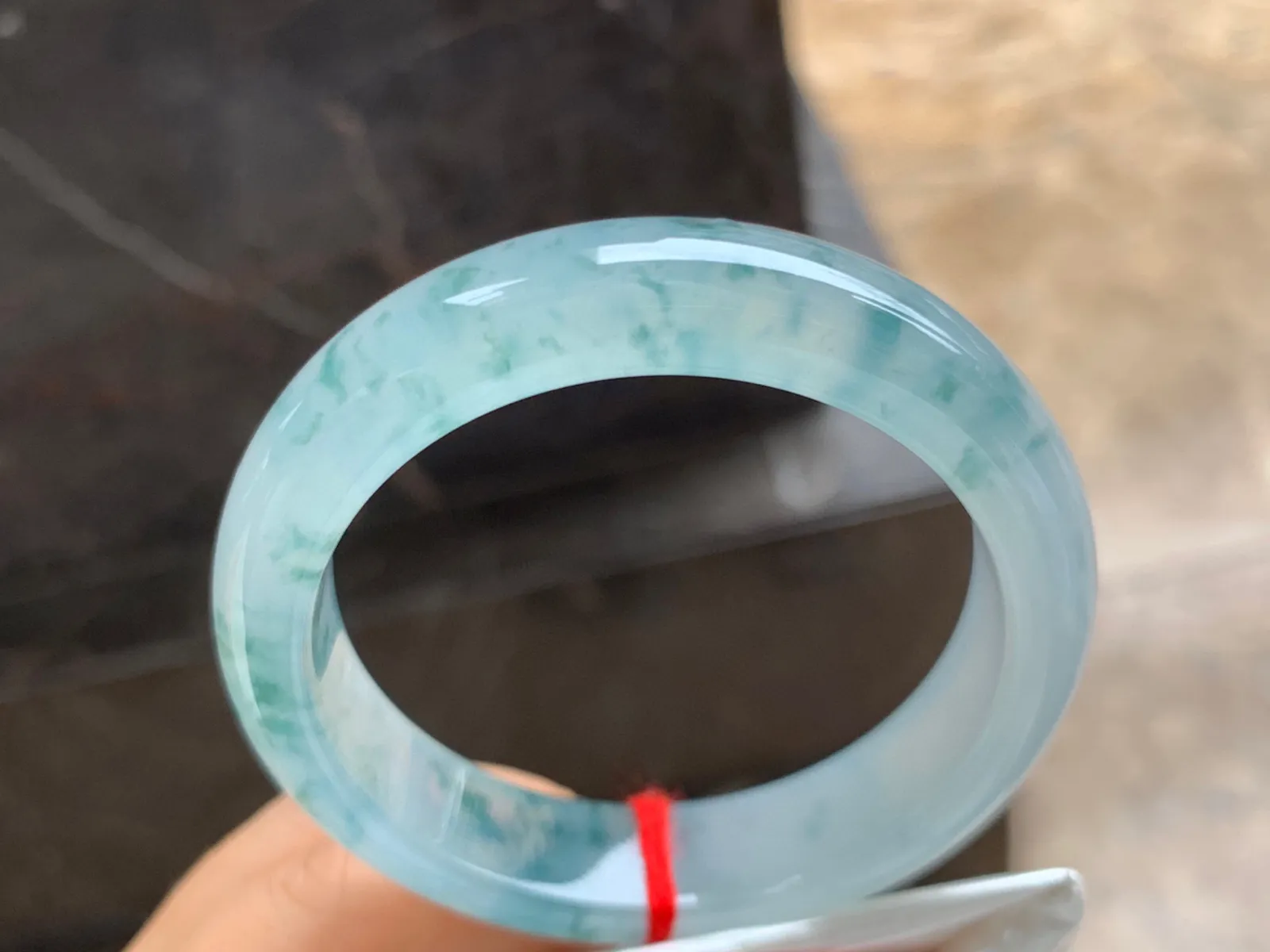 51.5-13-8mm
冰种飘花手镯 水润冰透 花色灵动飘逸  精品小圈口