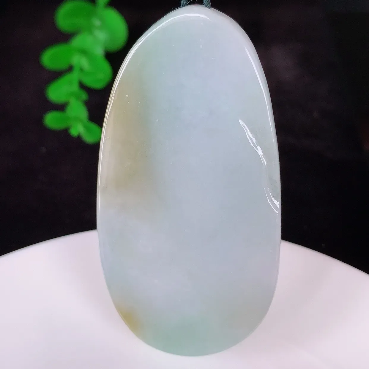 自然光实拍，大件冰润冰糯种黄翡翡翠悟道吊坠，翡翠悟道寓意“祥和，安宁，吉祥，幸福”，佩戴效果优雅迷人，性价比超高！#60.17