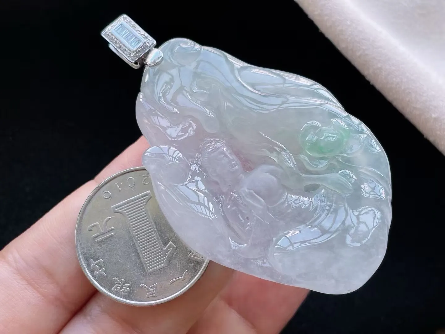 冰糯种飘绿普贤菩萨吊坠