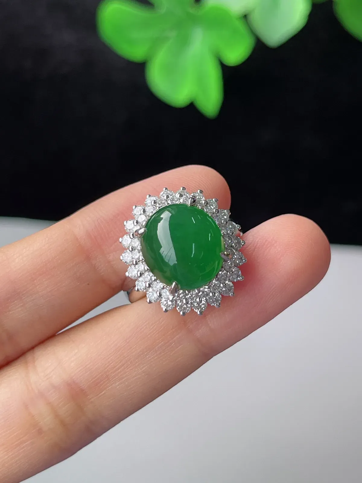 翡翠冰糯种绿色戒指，印记：G18K,伴钻石