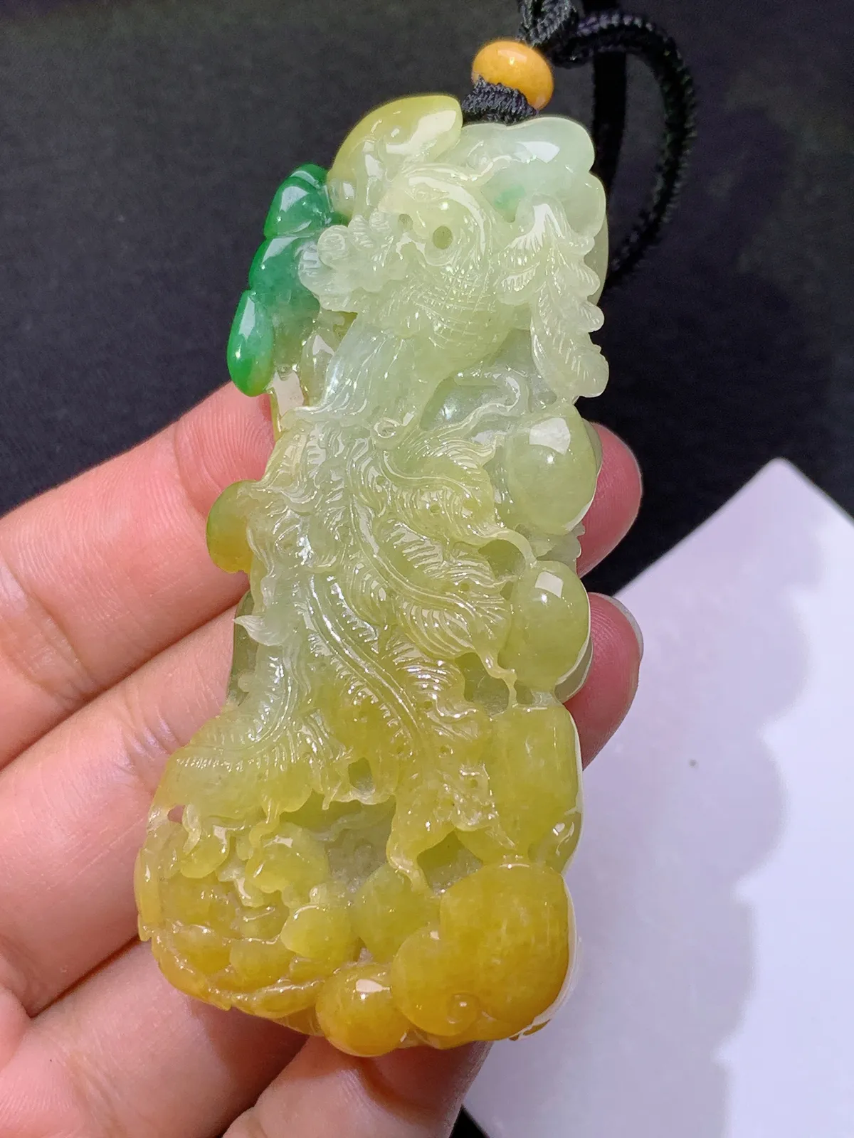 黄翡凤凰吊坠 色泽鲜艳，厚装种老，冰润水足 尺寸70*33.1*12.3