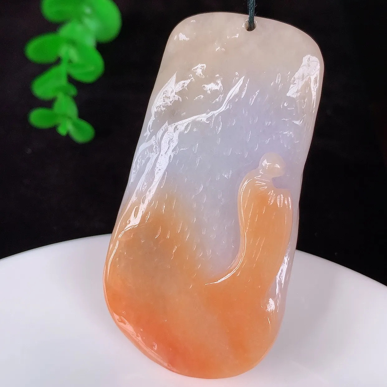 自然光实拍，冰润冰糯种红翡翡翠悟道吊坠，翡翠悟道寓意“祥和，安宁，吉祥，幸福”，佩戴效果优雅迷人，性价比超高！#60.17
