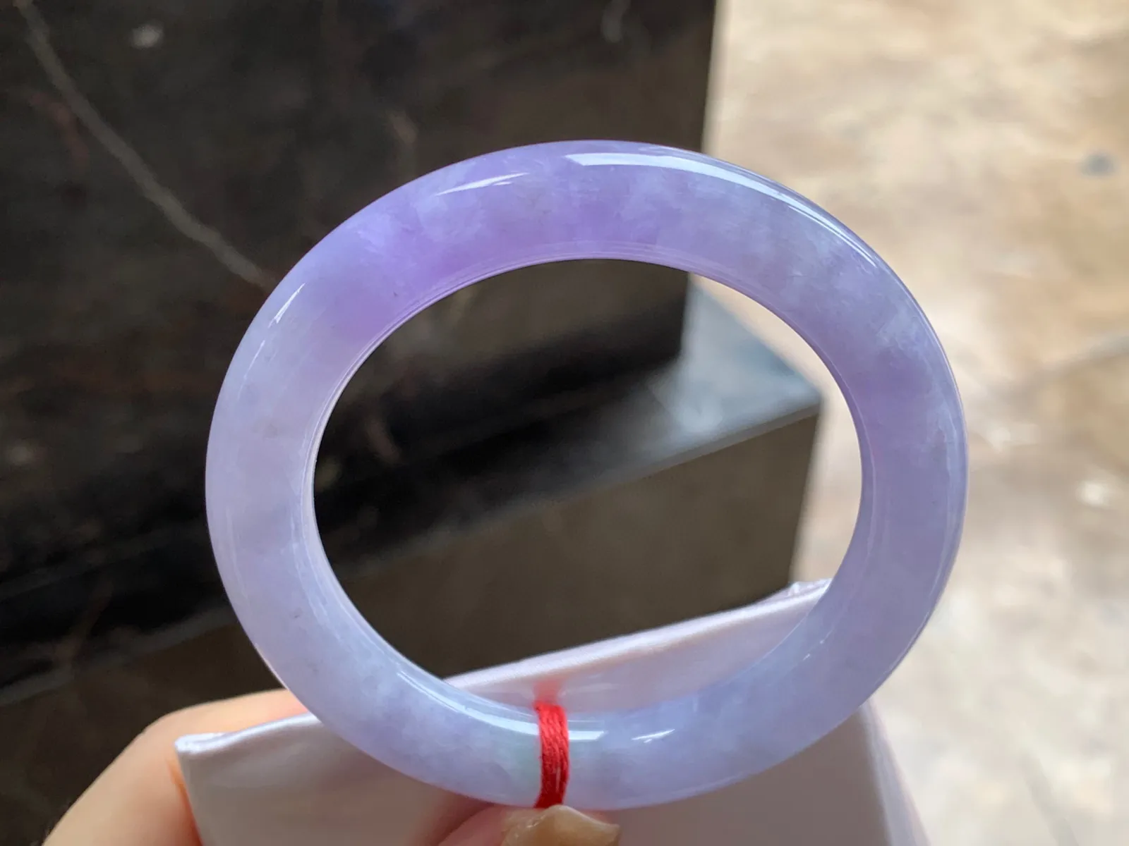 紫罗兰圆条手镯
尺寸：54.5-10.2mm
颜色浓郁～上手漂亮推荐哦