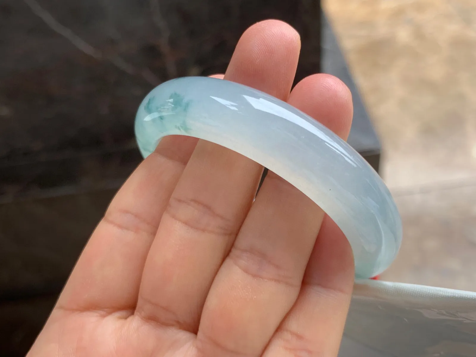 51.5-13-8mm
冰种飘花手镯 水润冰透 花色灵动飘逸  精品小圈口