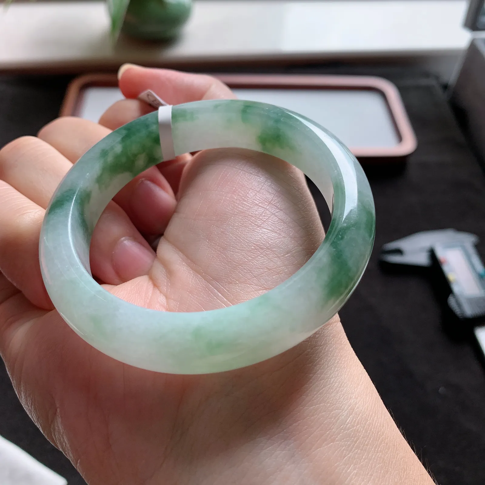 55圈口飘绿手镯