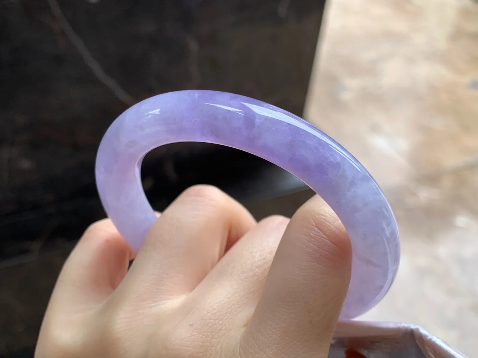 紫罗兰圆条手镯
尺寸：54.5-10.2mm
颜色浓郁～上手漂亮推荐哦