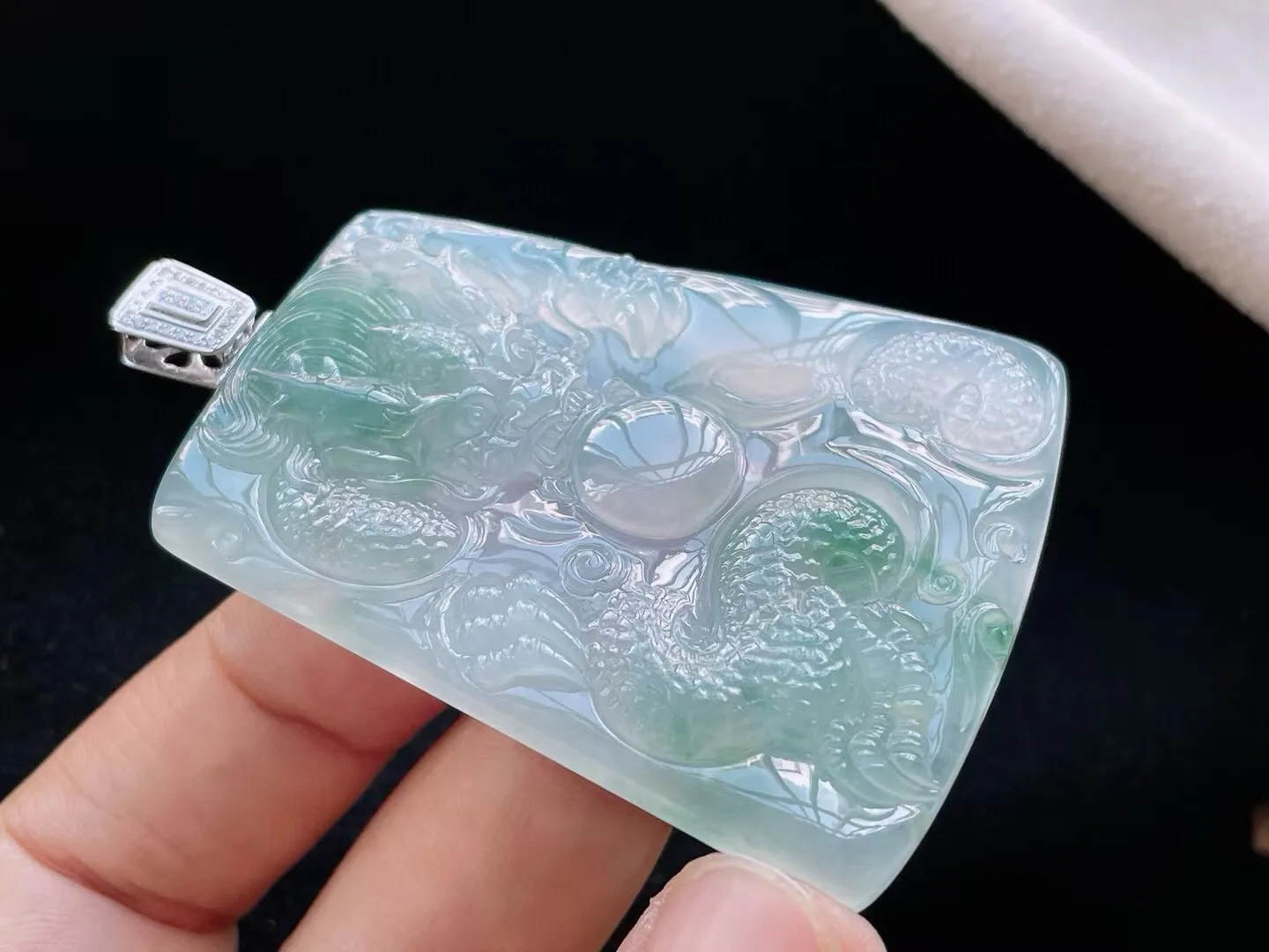冰种飘花龙腾四海吊坠