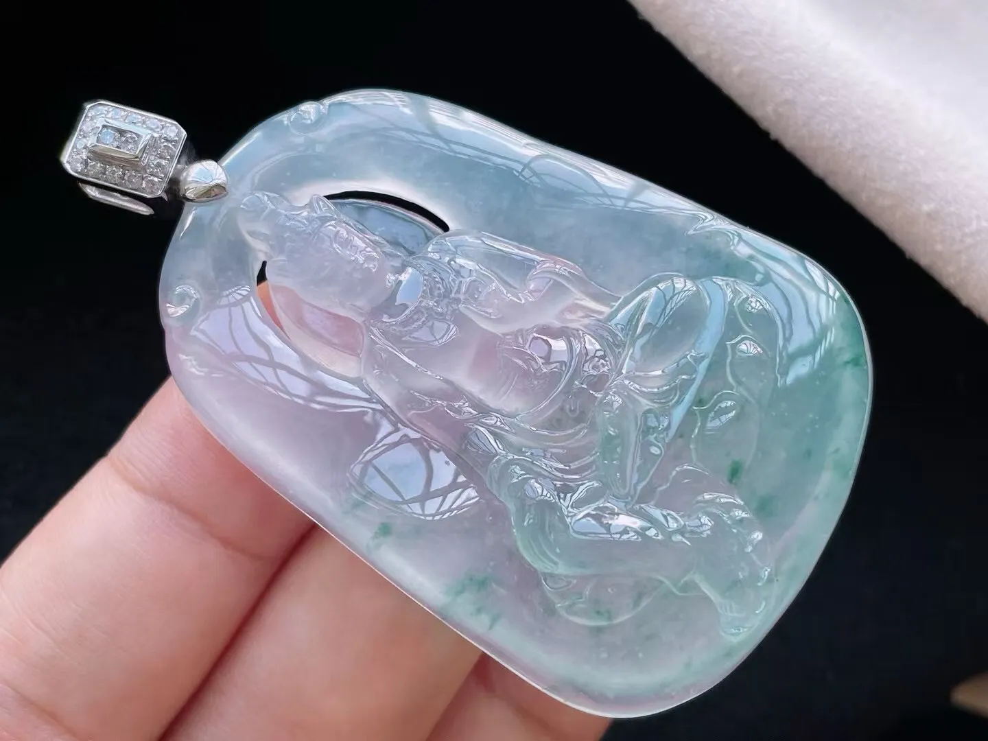 老坑冰种飘花自在观音吊坠
