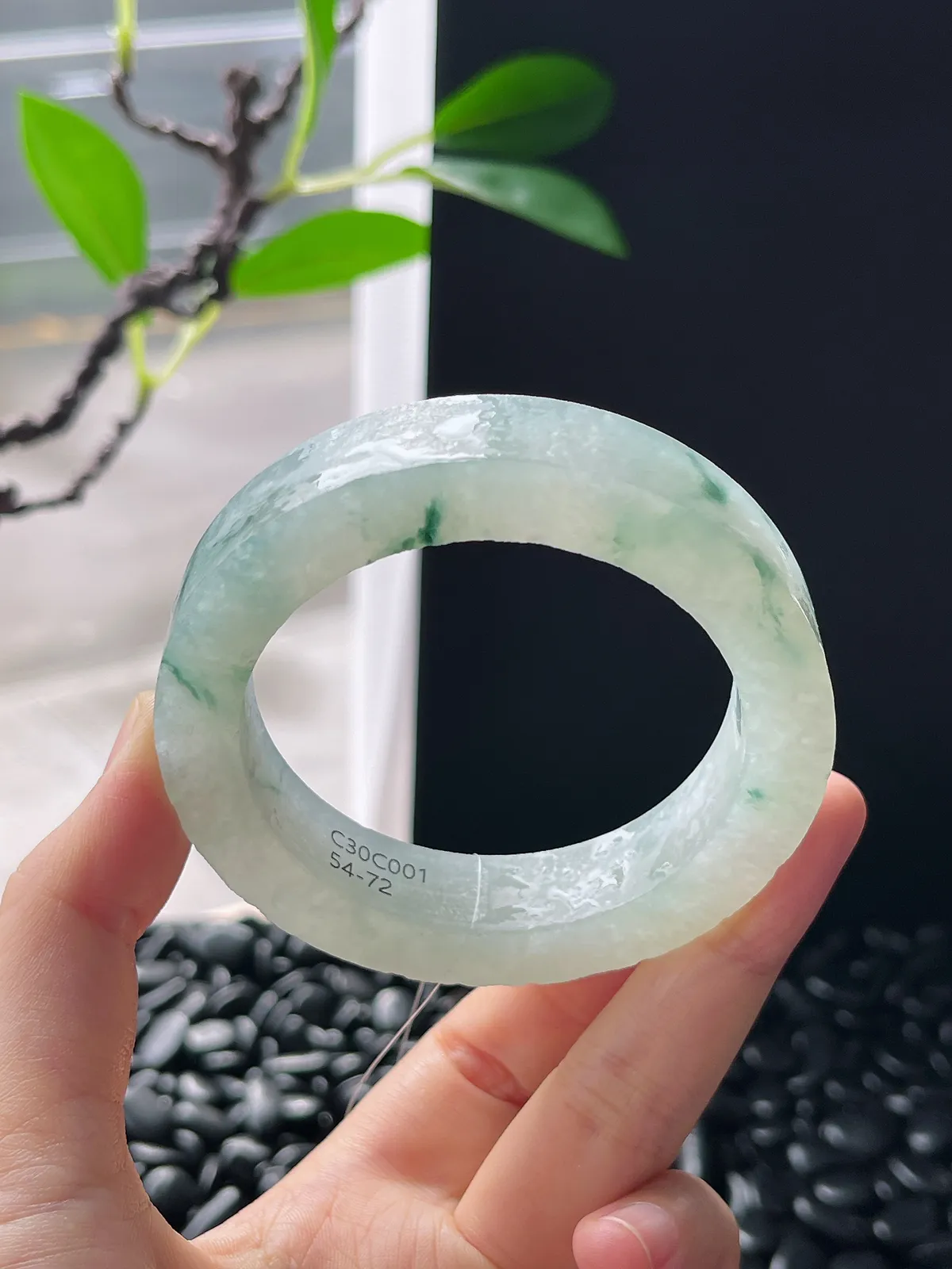 翡翠镯胚，⭕️正圈最大做55，圆条最大做51；最小做53.2。尺寸71-53.2-12.6-9