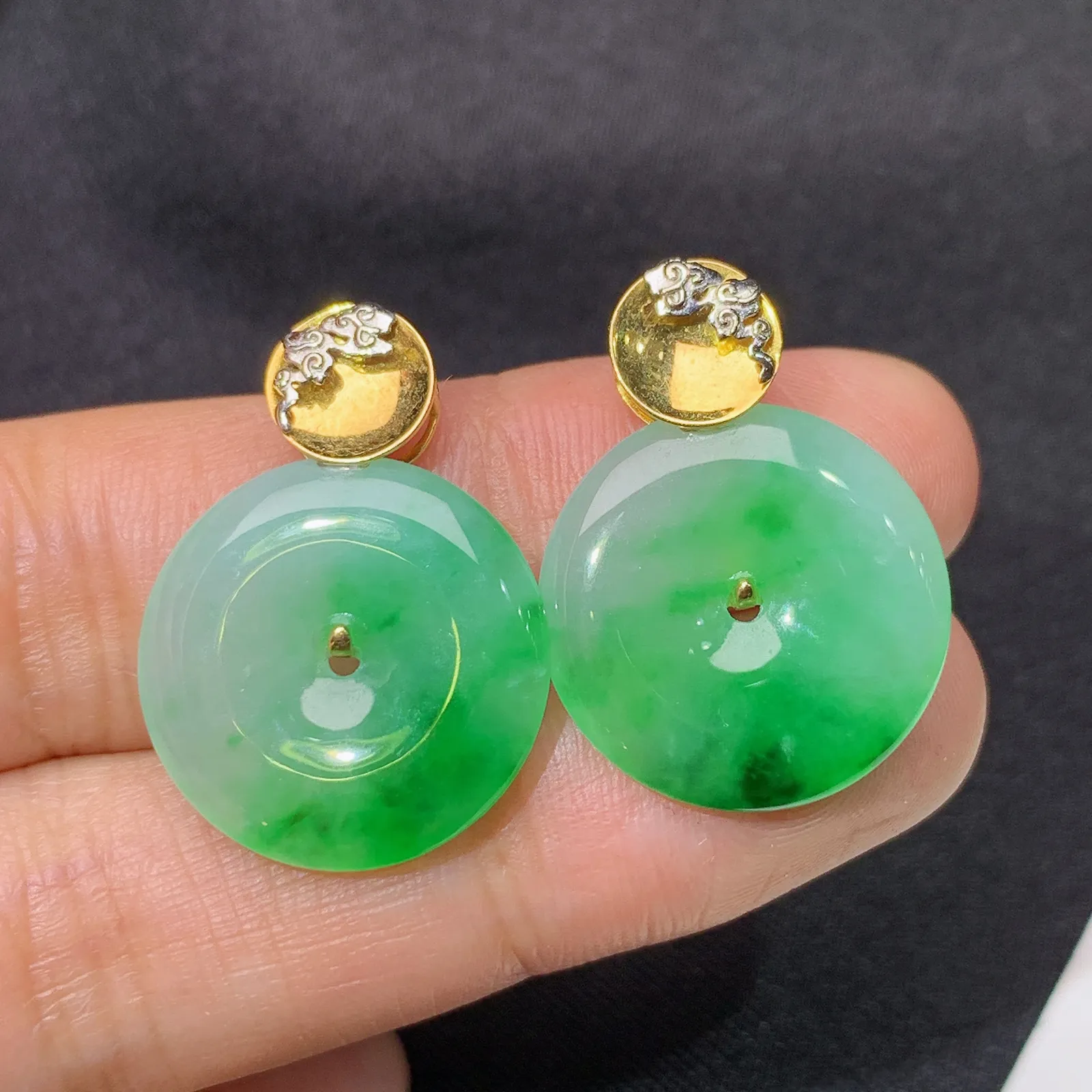 冰飘绿甜甜圈耳坠，18k金镶嵌，简约时尚，冰润色阳，种水足 直径17.7*3.1
