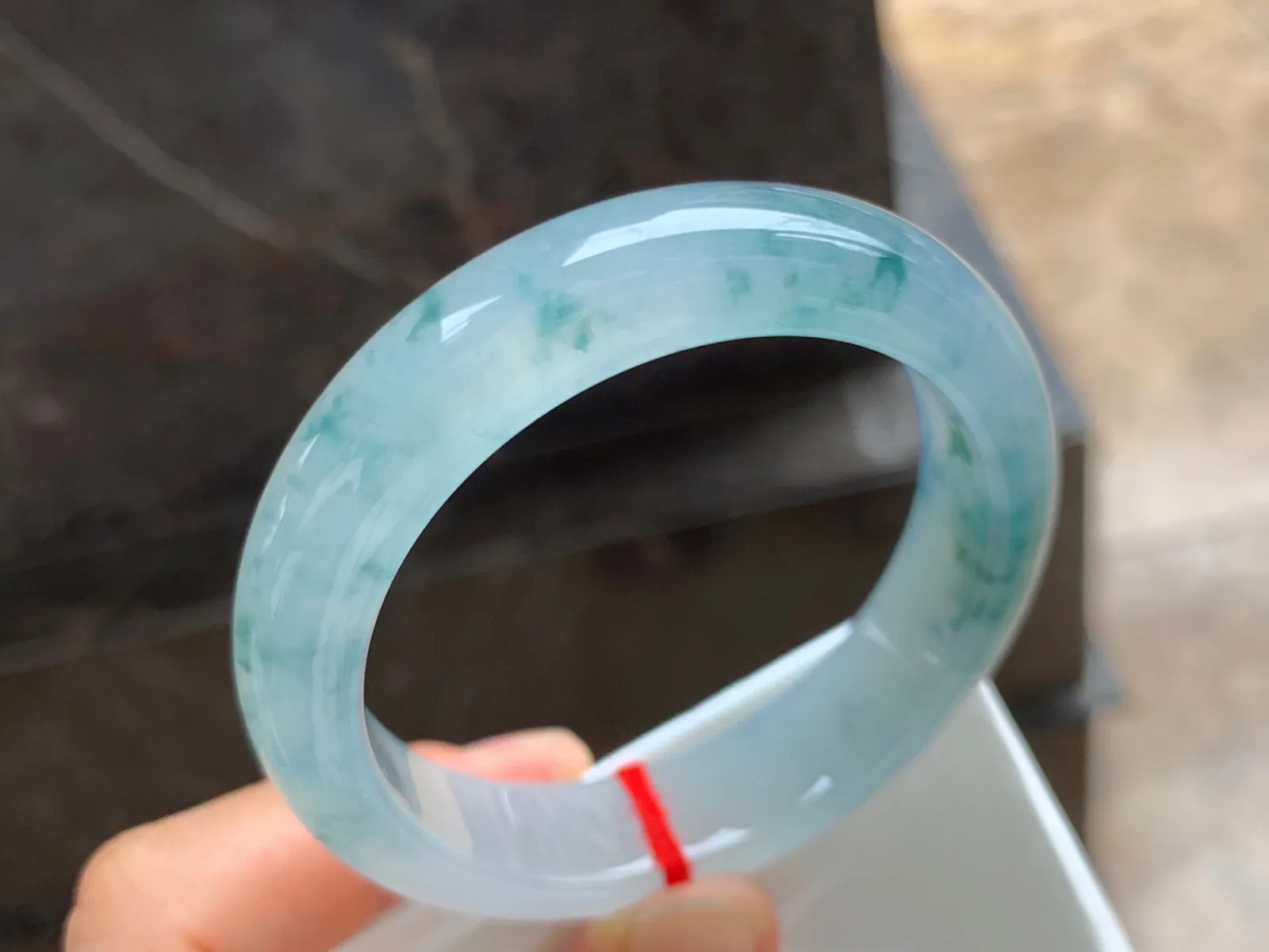 51.5-13-8mm
冰种飘花手镯 水润冰透 花色灵动飘逸  精品小圈口