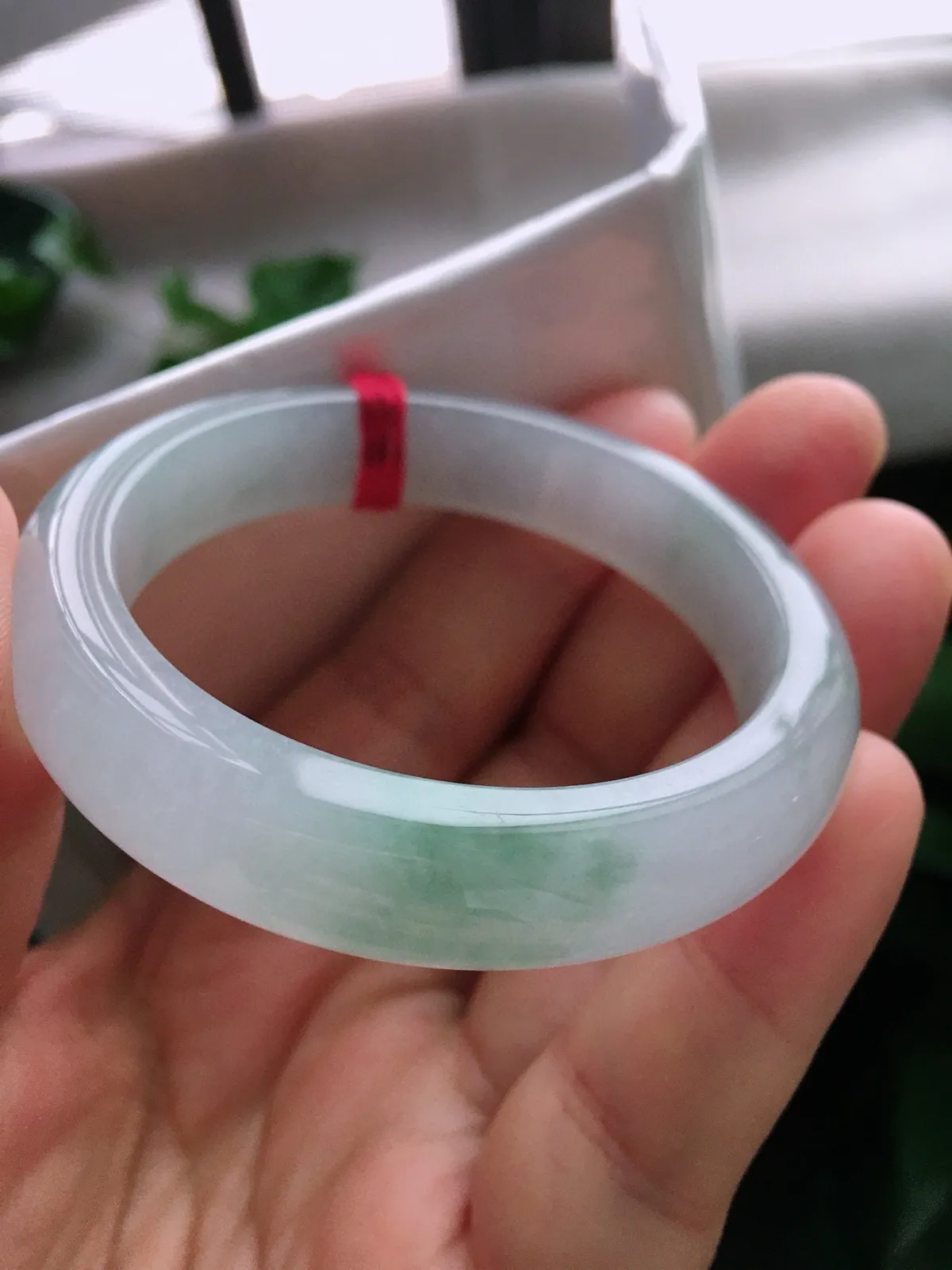 圈口51.5，正圈手镯，小圈口，飘花，玉质水润细腻，尺寸51.5-12.3-7.6mm