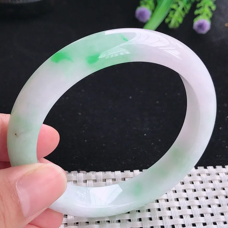 自然光59/12.7/8.8老坑精美温润飘阳绿手镯翡翠玉镯美人镯