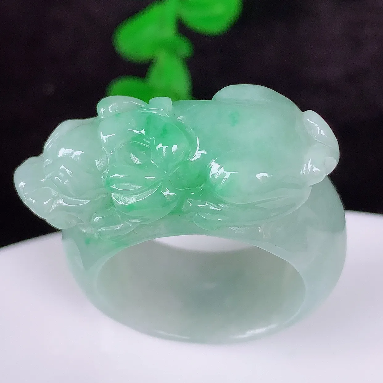 自然光实拍，冰润冰糯种飘绿翡翠招财貔貅20.5mm内径翡翠扳指，冰润指环，玉扳指，财源滚滚，玉质细腻起胶，22圈口，种水好！#1.17