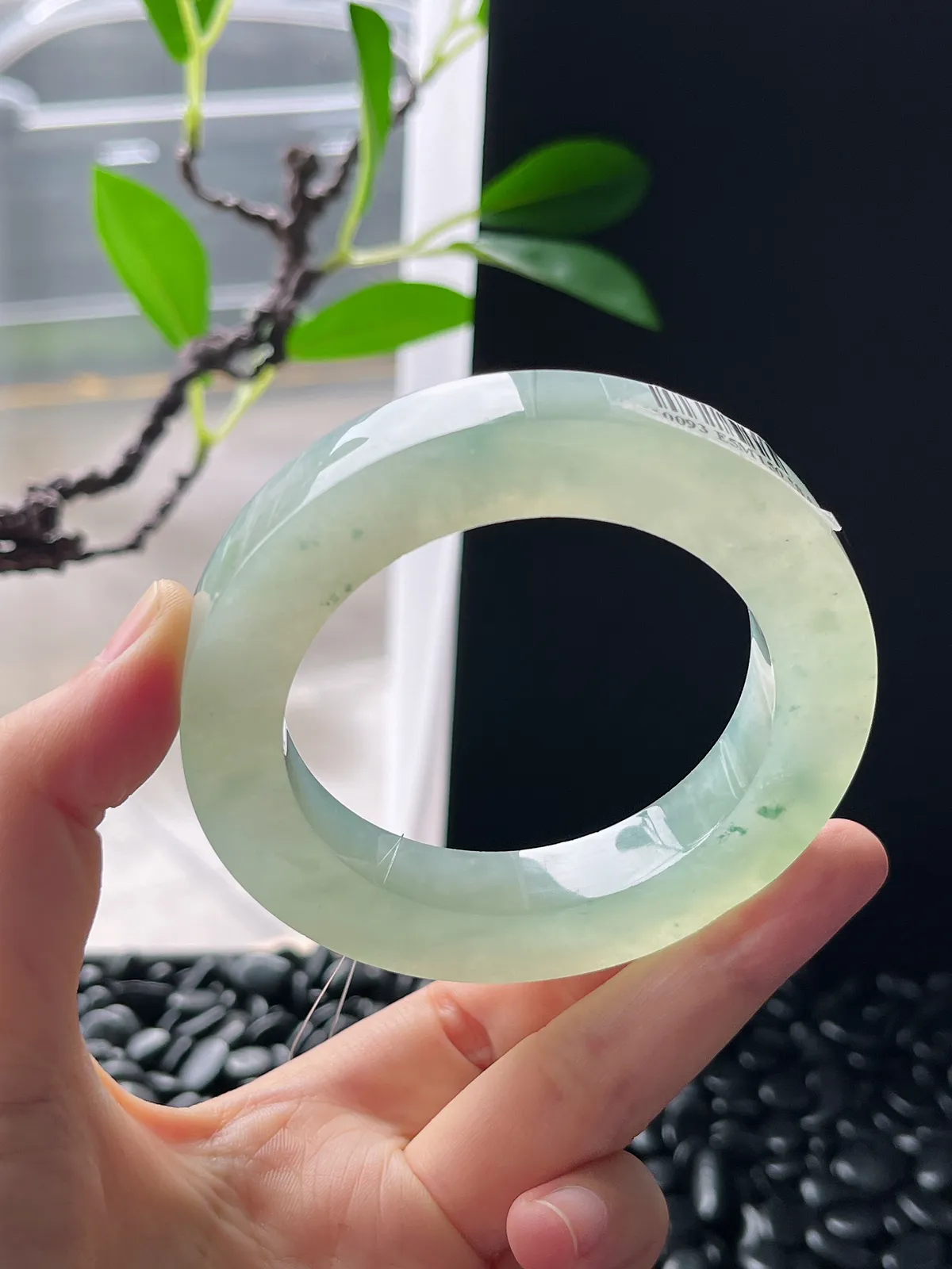 翡翠镯胚，⭕️正圈最大做61，圆条最大做57；最小做54.7。尺寸77-54.7-11.4-11.5