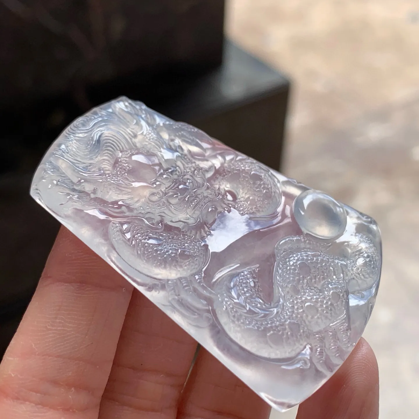 冰种龙牌
冰味十足，佩戴大气