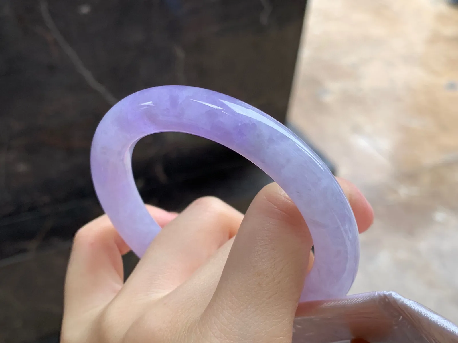 紫罗兰圆条手镯
尺寸：54.5-10.2mm
颜色浓郁～上手漂亮推荐哦