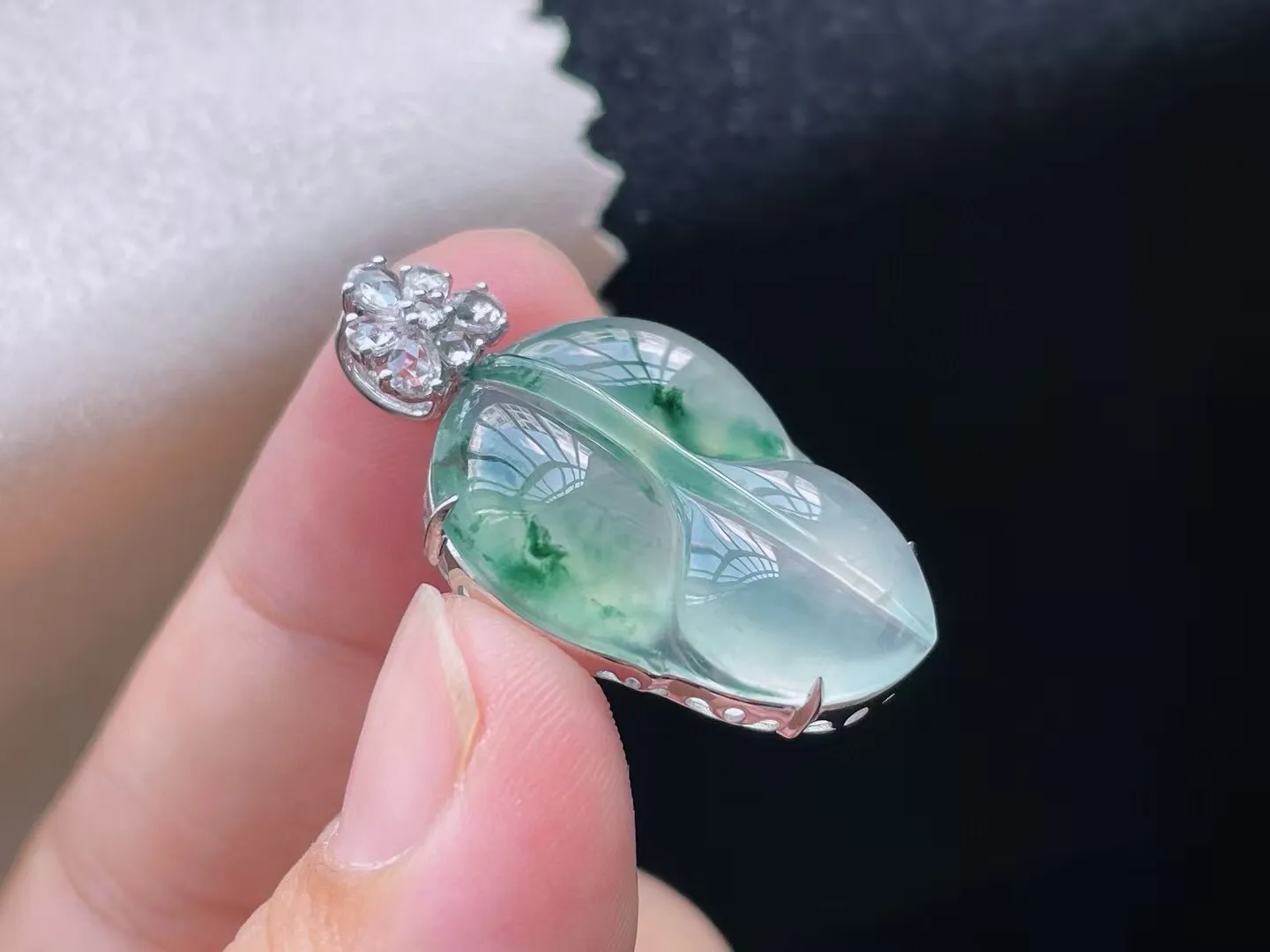老坑冰胶飘花叶子吊坠