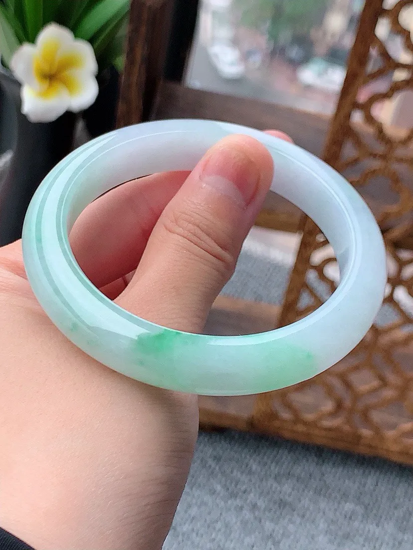 a货翡翠老坑冰种飘绿正装正圈手镯56-57圈口 尺寸56.3×11.2×8.5mm 重量56.24g 0617