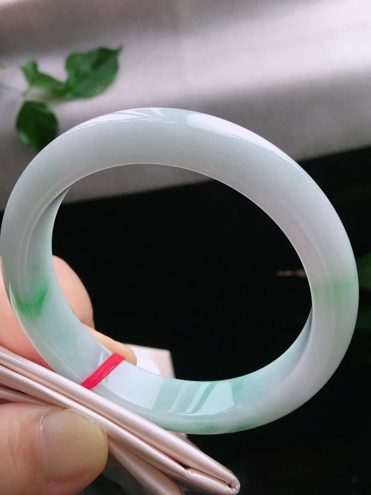 圈口60，正圈手镯，大圈口，飘花，玉质水润，尺寸60-13.2-8.8mm