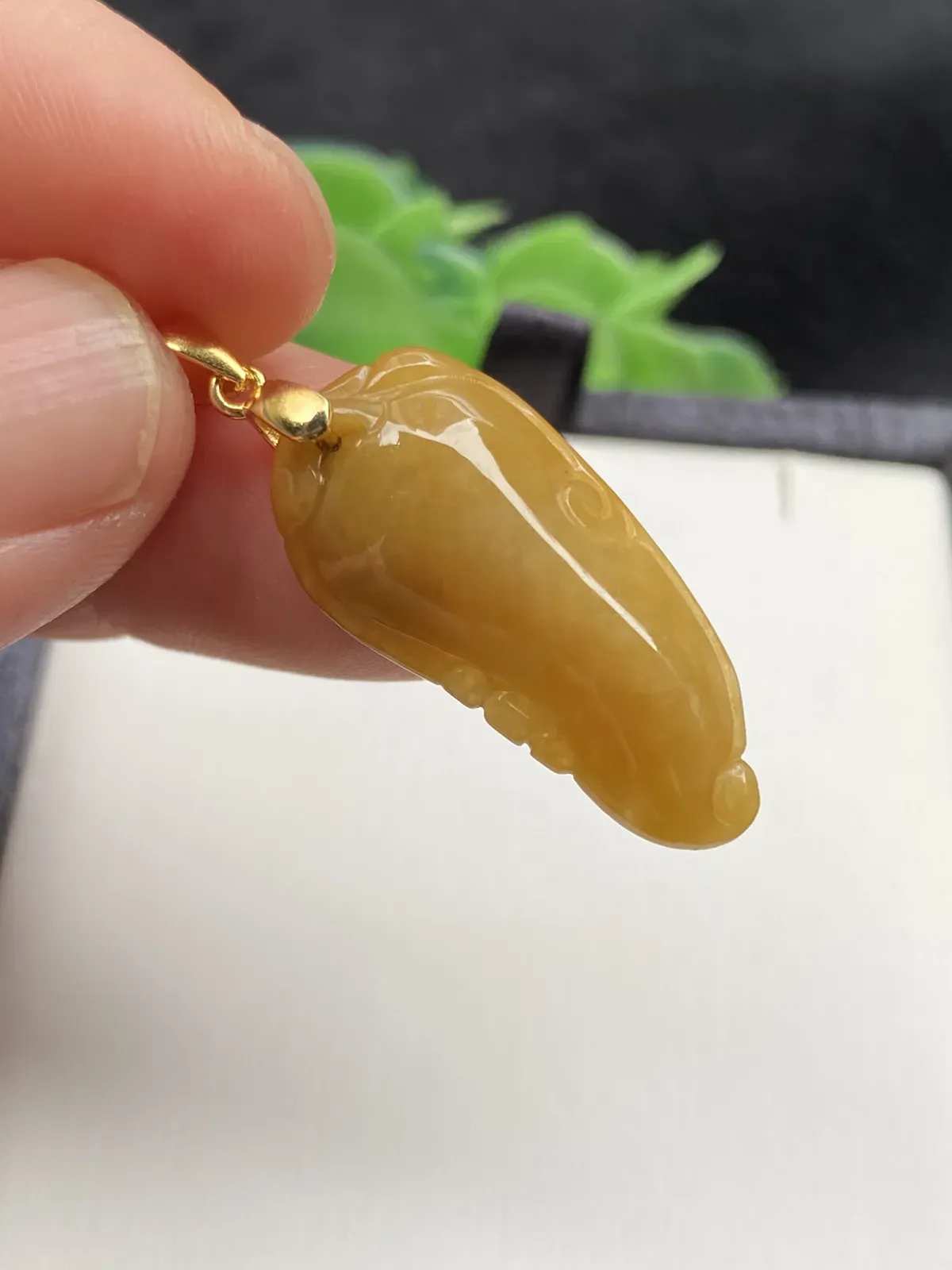 推荐【黄翡福瓜】鸡油黄天然黄翡，无纹裂，水润，细腻，种老，品相佳，带银扣，超值～～石头尺寸28.2*13.8*5.8