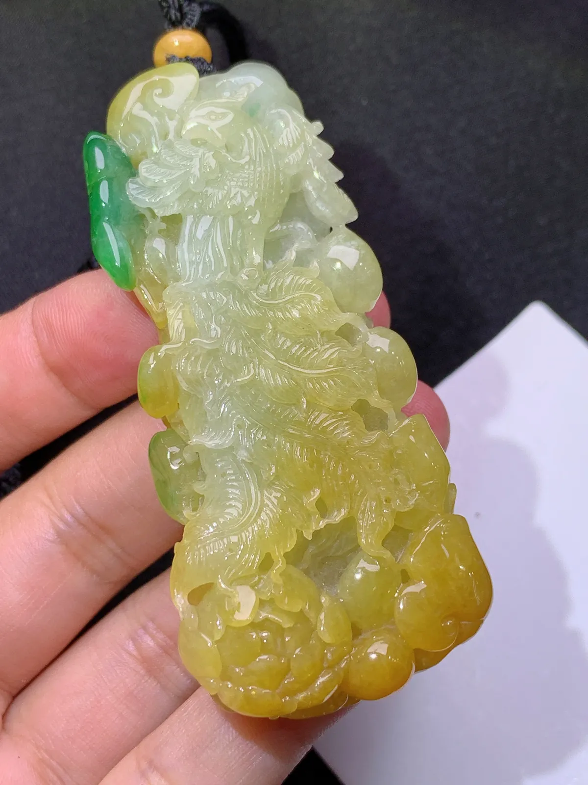 黄翡凤凰吊坠 色泽鲜艳，厚装种老，冰润水足 尺寸70*33.1*12.3