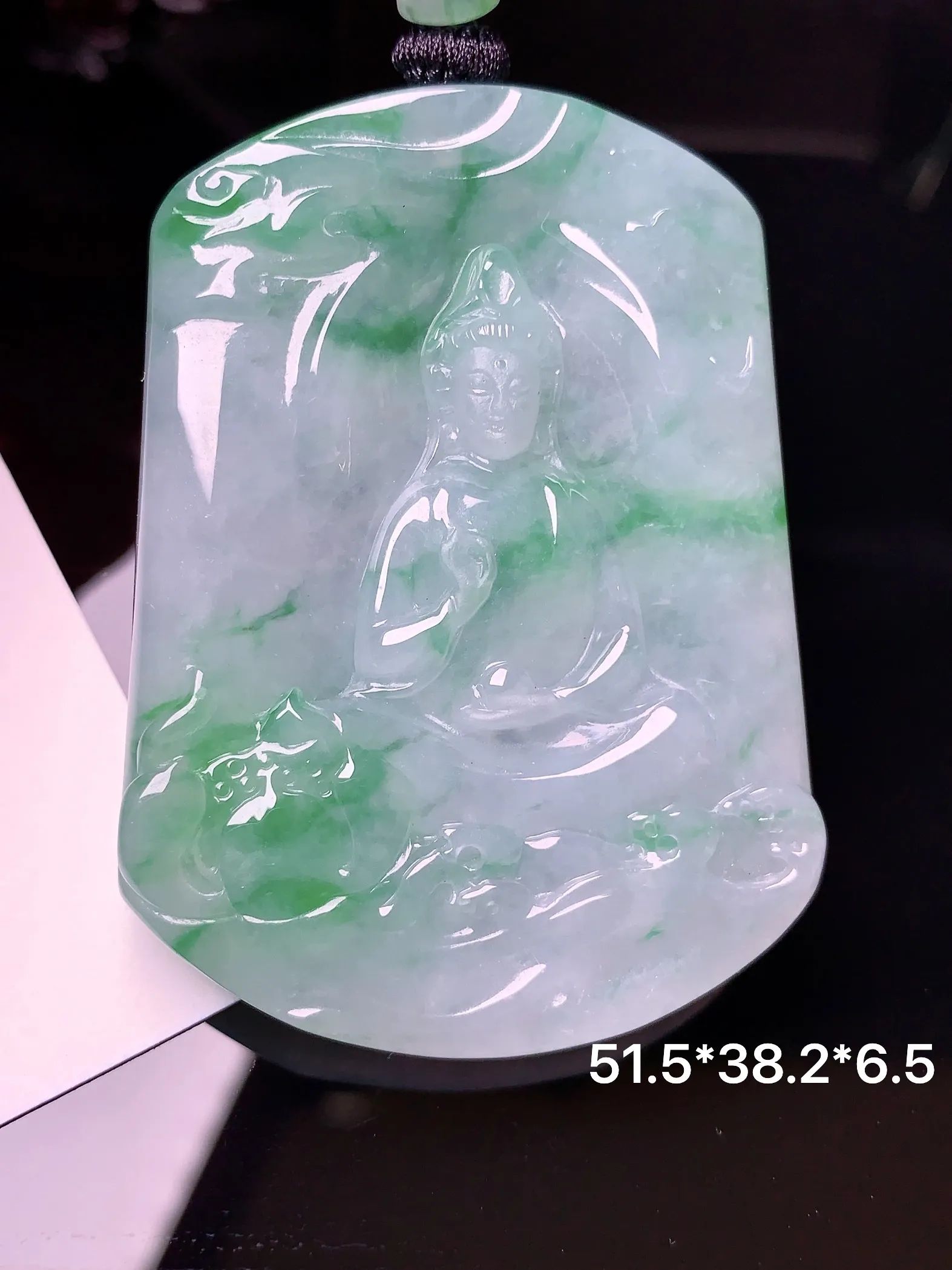 飘绿观音吊坠 玉质细腻 水润亮眼  整体尺寸51.5*38.2*6.5