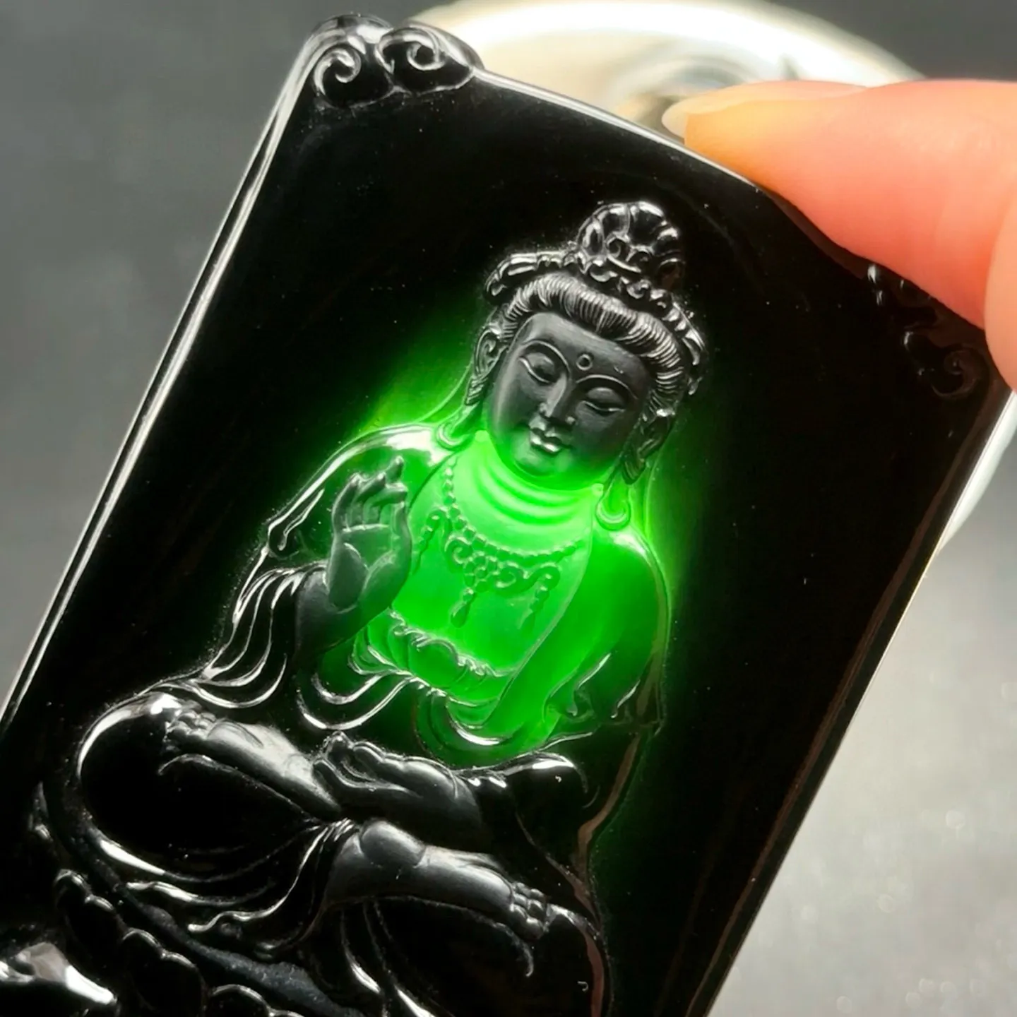 墨翠观音 种好色正 黑度极好 打灯通透 油性十足 尺寸65