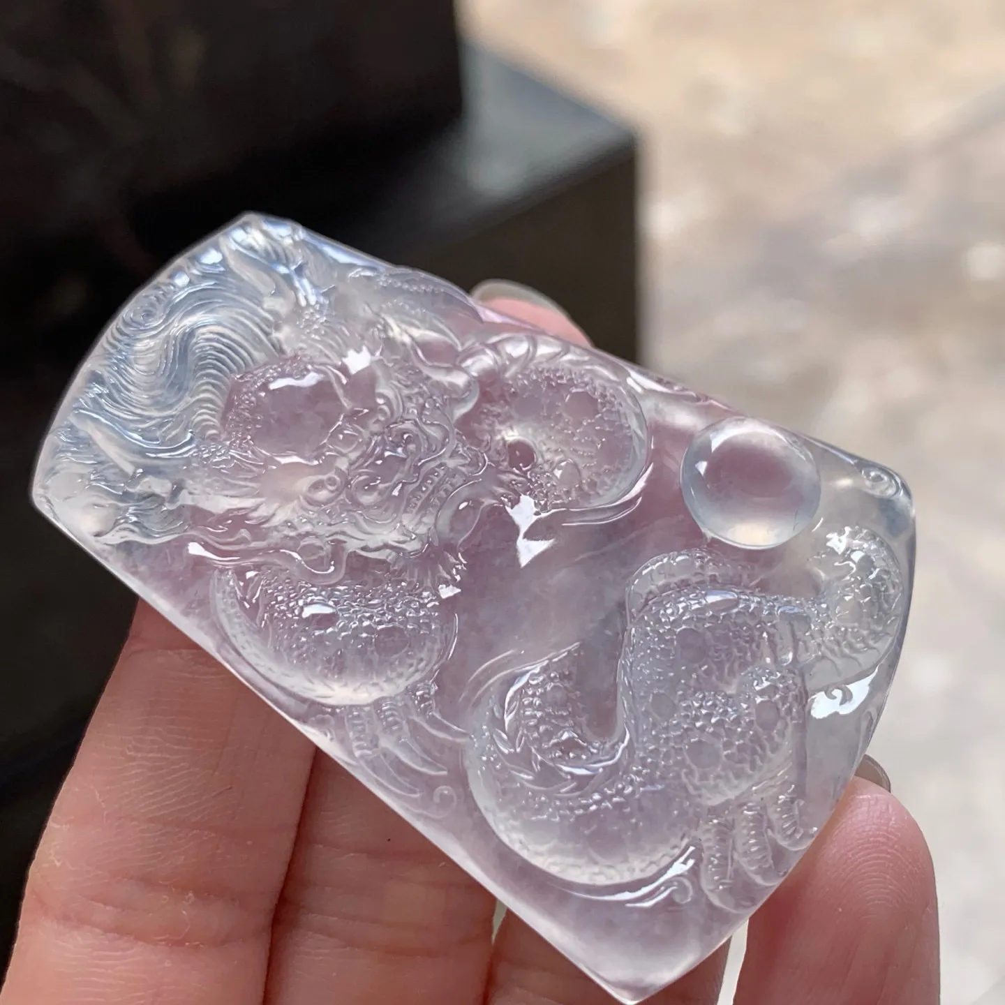 冰种龙牌
冰味十足，佩戴大气