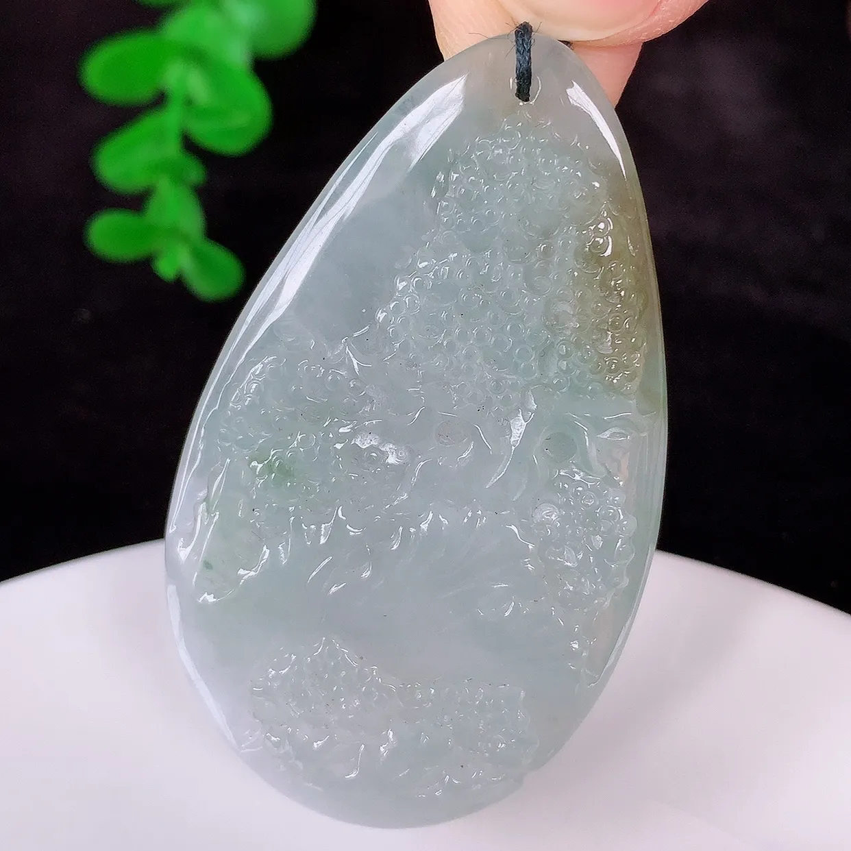 自然光实拍，冰润冰飘花翡翠山水牌吊坠，翡翠山水，立体生动形象，山水素材布局合理，意境感佳，佩戴上身效果更高贵 #60.17