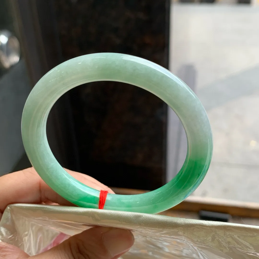 圆条冰糯阳绿 无瑕 尺寸:55.6/9 色好🥰🥰