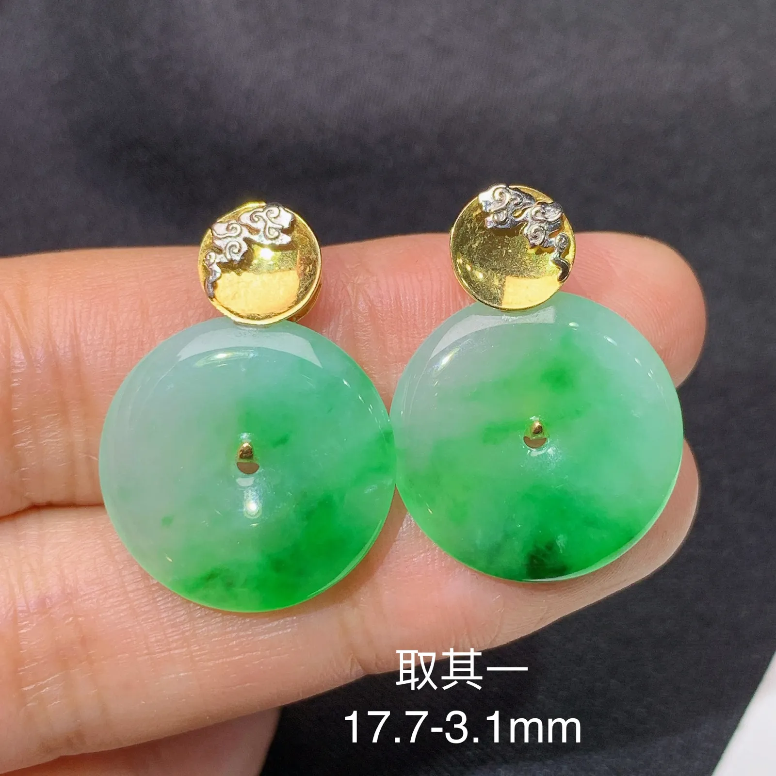 冰飘绿甜甜圈耳坠，18k金镶嵌，简约时尚，冰润色阳，种水足 直径17.7*3.1