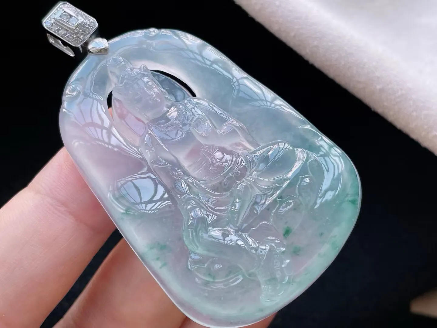 老坑冰种飘花自在观音吊坠