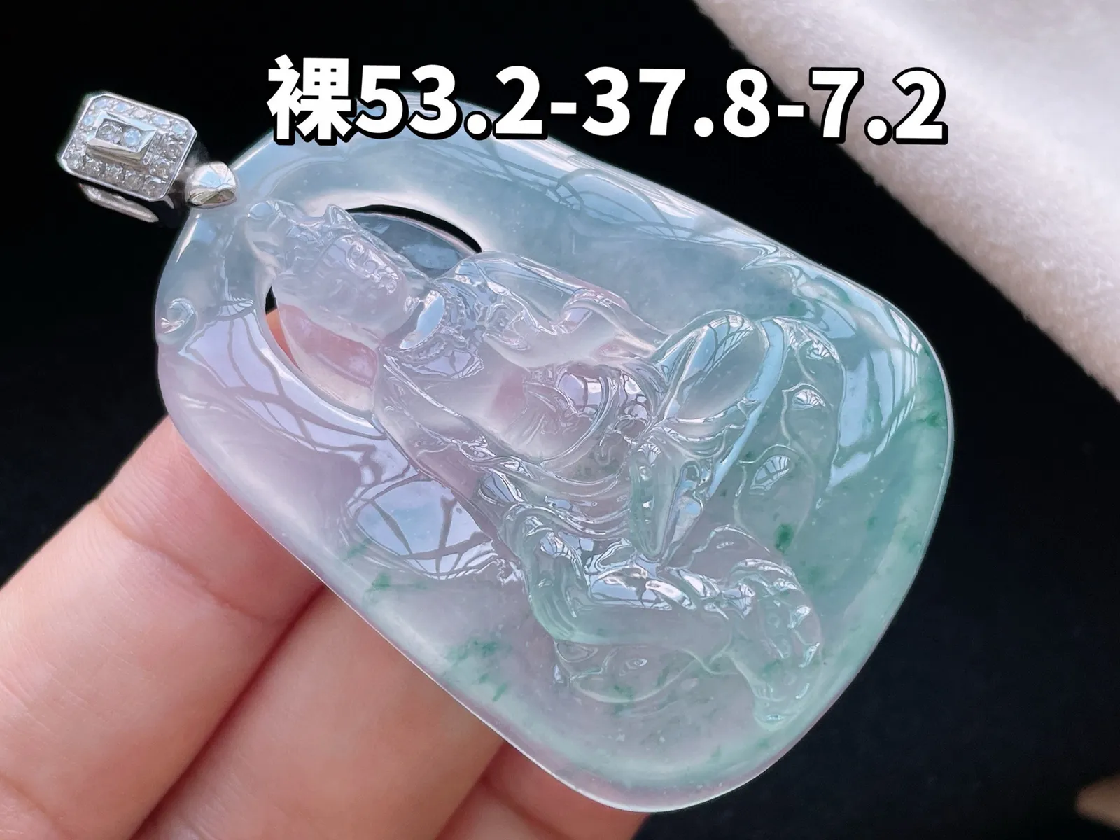 18K 冰种飘花·观音

裸53.2-37.8-7.2