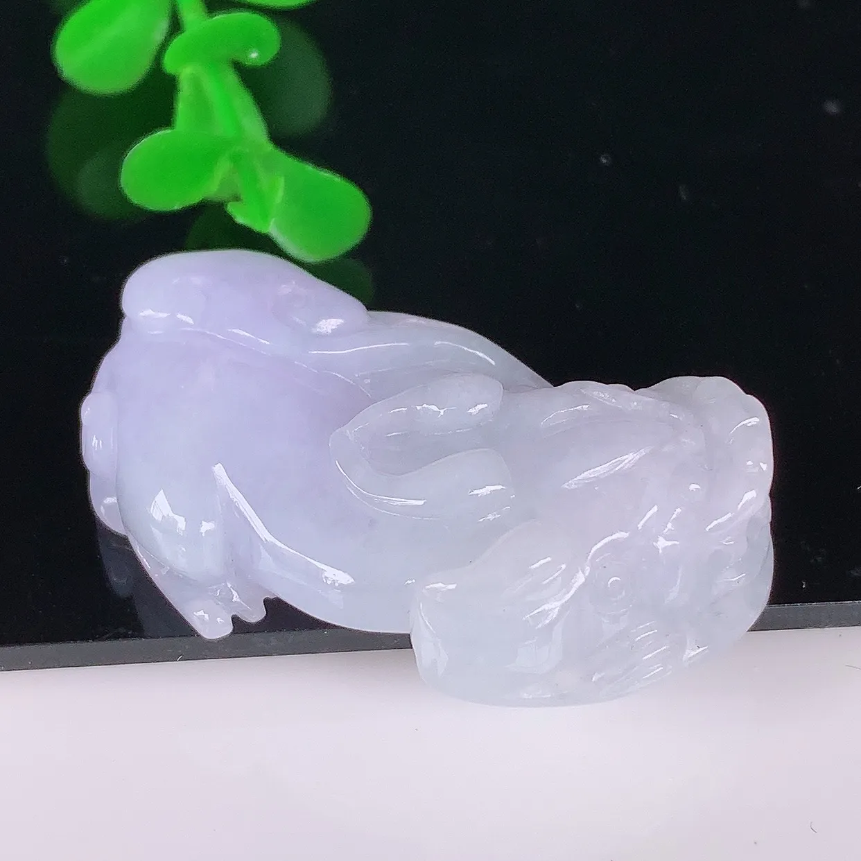 自然光实拍，冰润冰糯种紫罗兰翡翠招财貔貅吊坠，民间有“一摸貔貅运程旺盛，再摸貔貅财运滚滚，三摸貔貅平步青云 ”的美好祝愿。#46.17