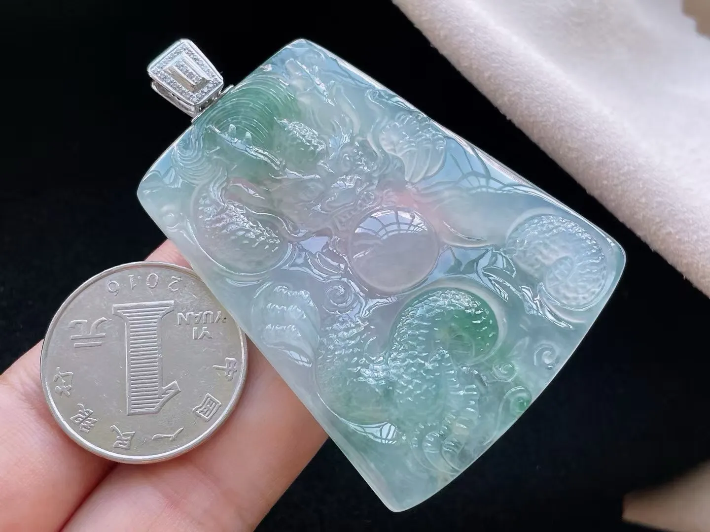 冰种飘花龙腾四海吊坠