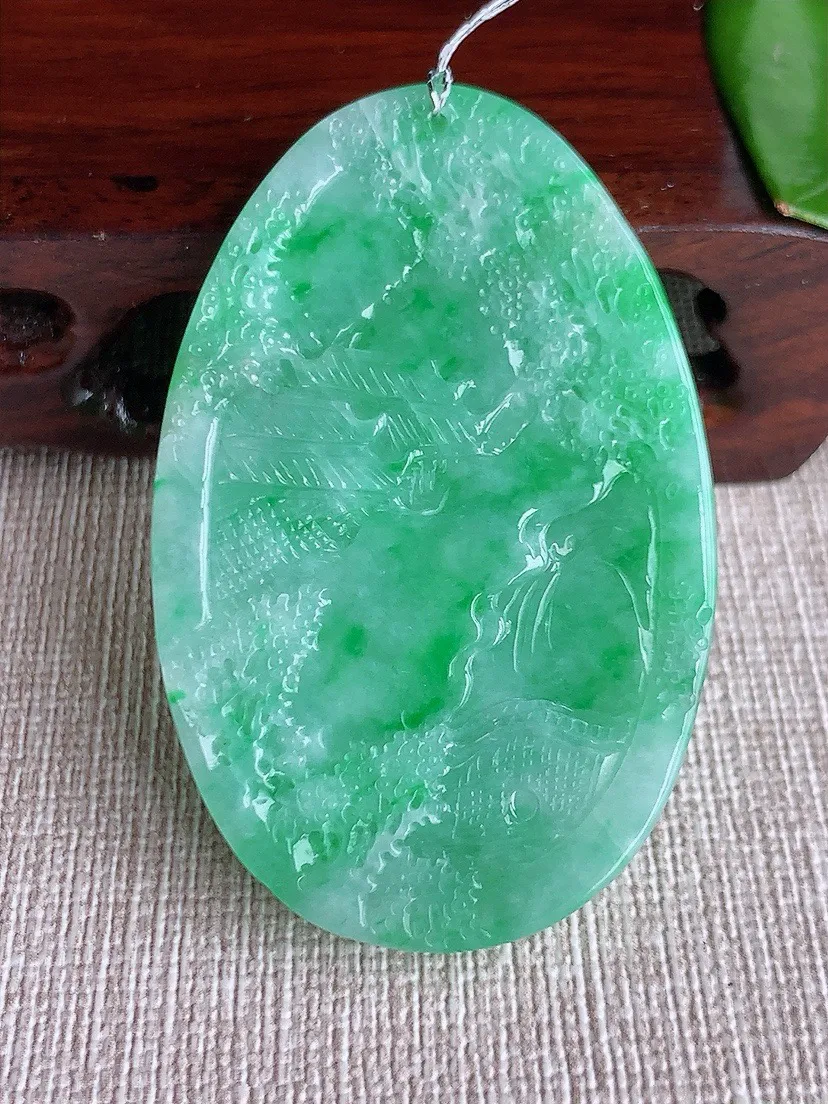 a货翡翠老坑冰种飘阳绿意境山水牌吊坠  尺寸52.6×34×7mm 重量27.30g 0619