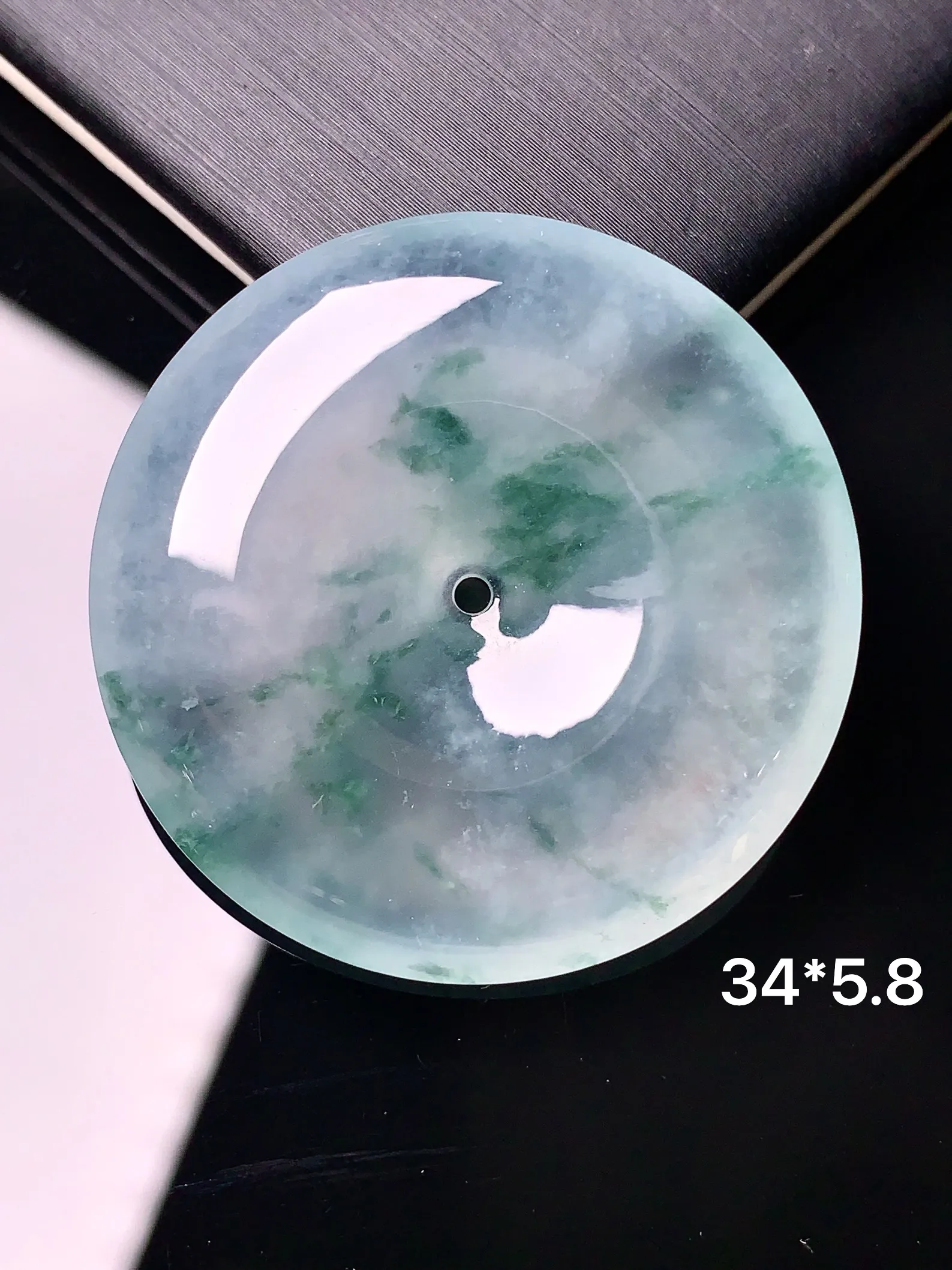 冰种飘绿平安环吊坠 玉质细腻 色泽艳丽 整体尺寸34*5.8