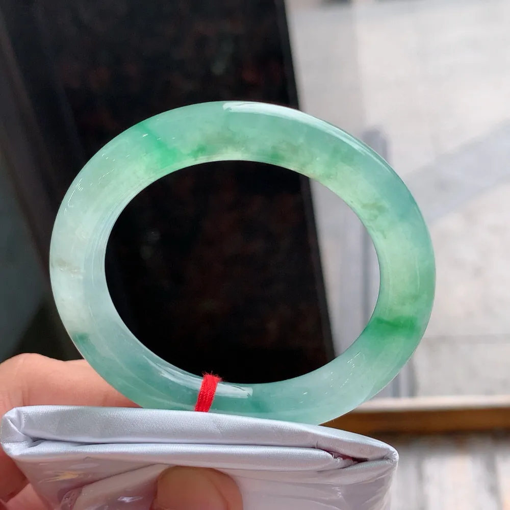 圆条高冰阳绿飘花 无瑕 尺寸:51.2/10.1 种色俱佳️️