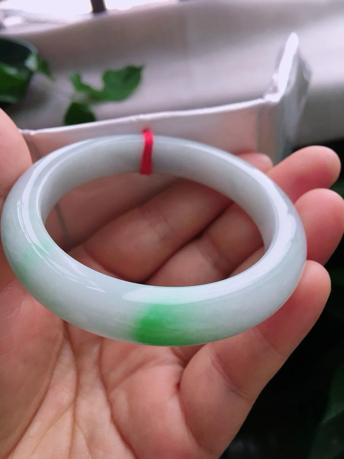 圈口59，正圈手镯，飘色花，玉质水润，尺寸59-12.3-9mm