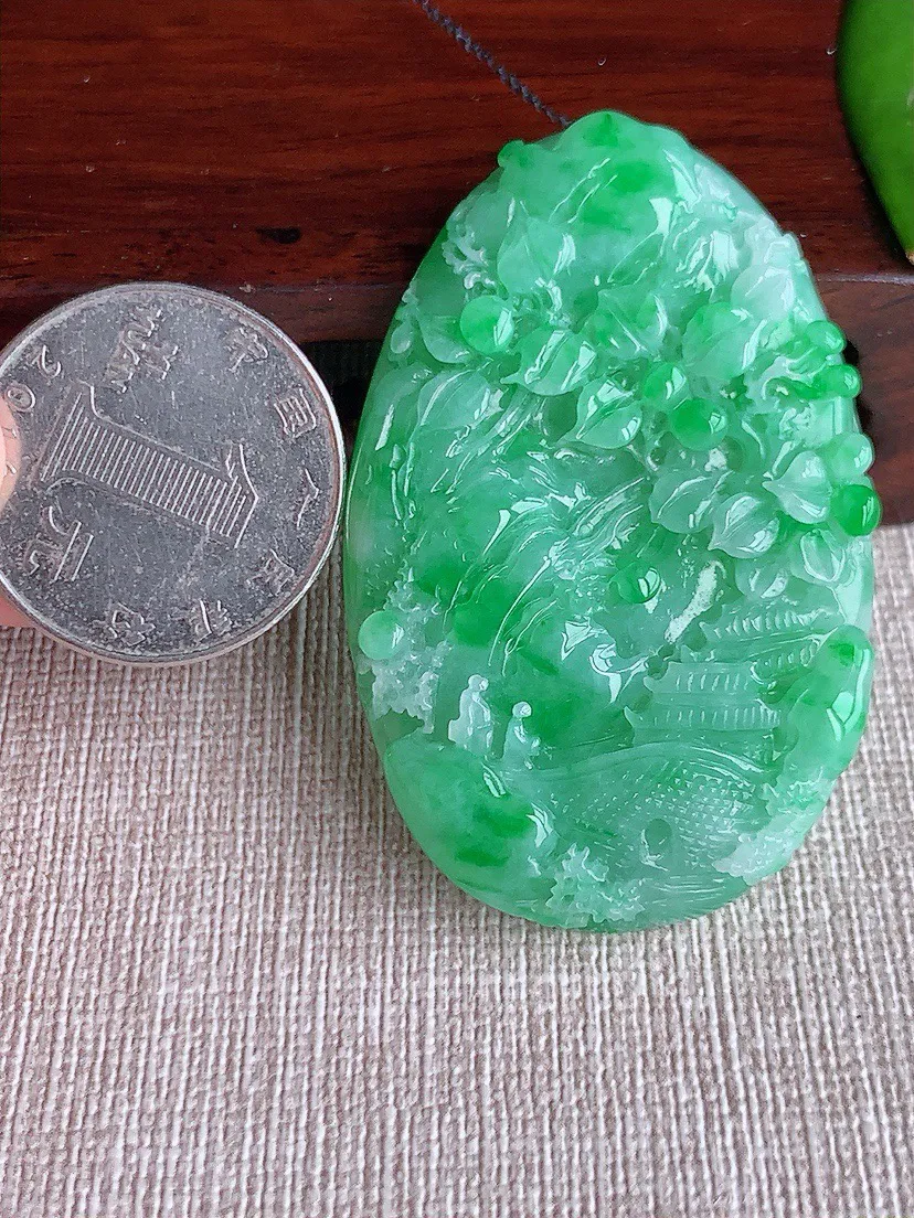 a货翡翠老坑冰种飘阳绿意境山水牌吊坠  尺寸52.6×34×7mm 重量27.30g 0619