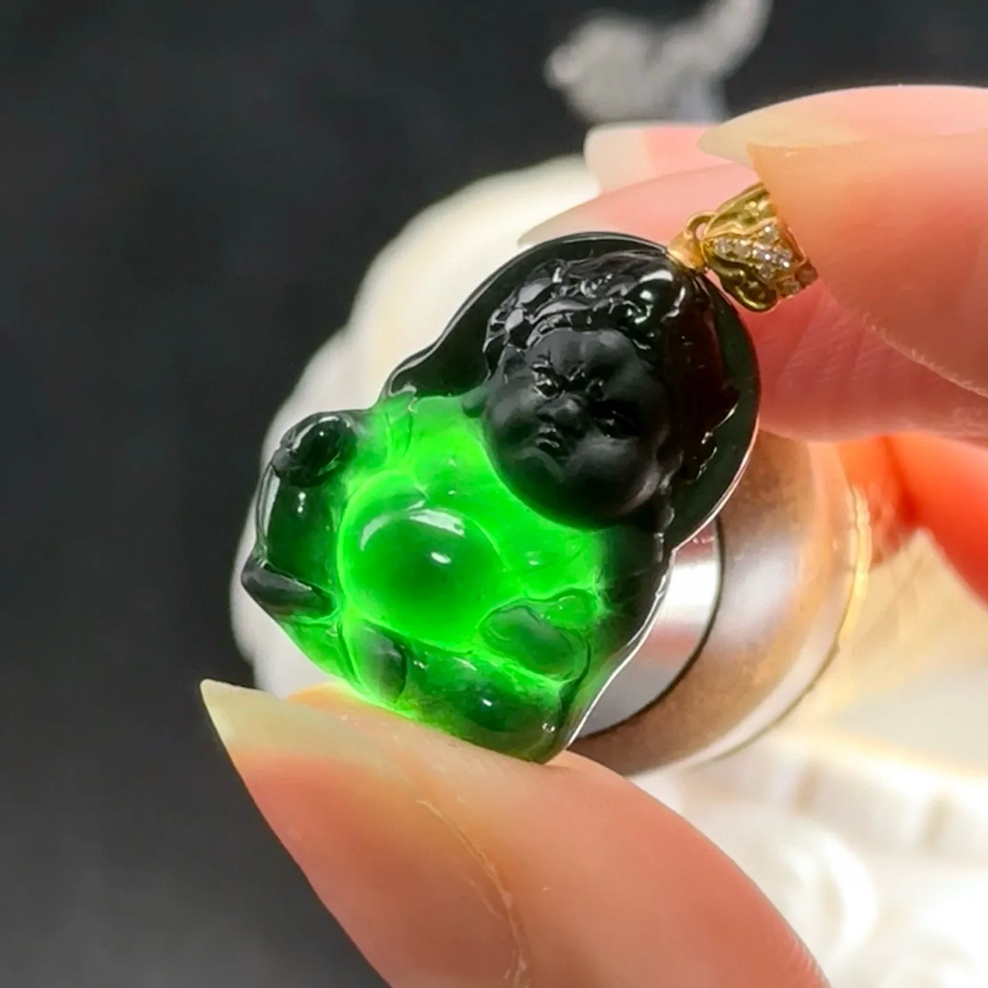 精品墨翠黄财神宝宝 种好色正 黑度极好 打灯通透 油性十足 尺寸22.1