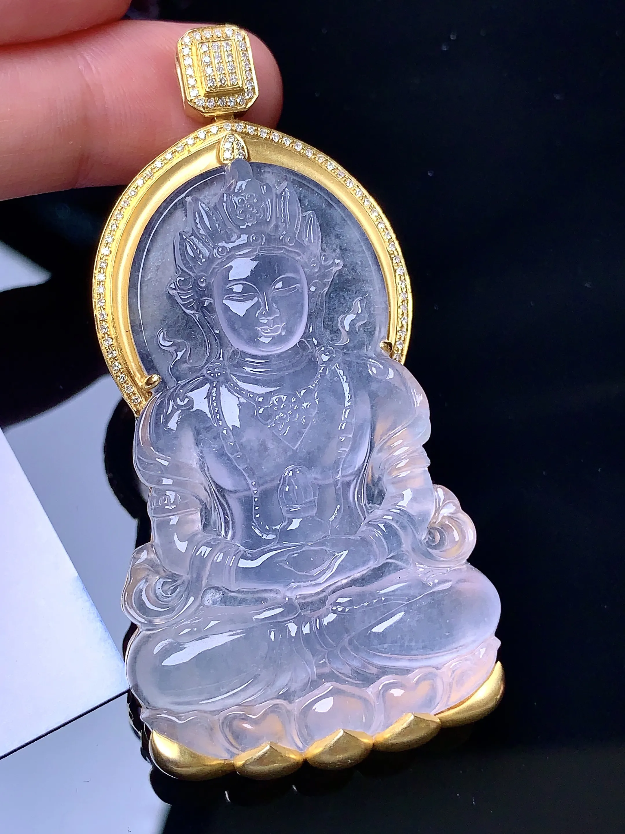 18k金钻镶嵌冰种度母观音菩萨吊坠 玉质细腻 色泽艳丽 整体尺寸66.5*33.3*8.6