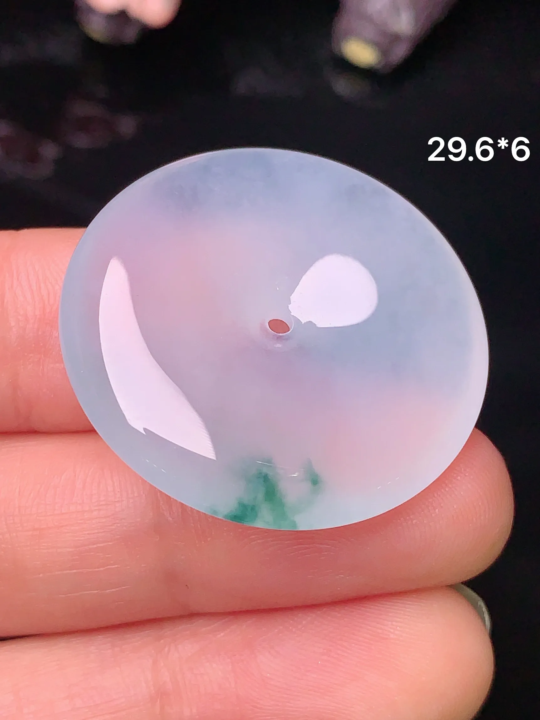 冰种飘绿平安扣吊坠 玉质细腻 色泽艳丽 整体尺寸29.6*6