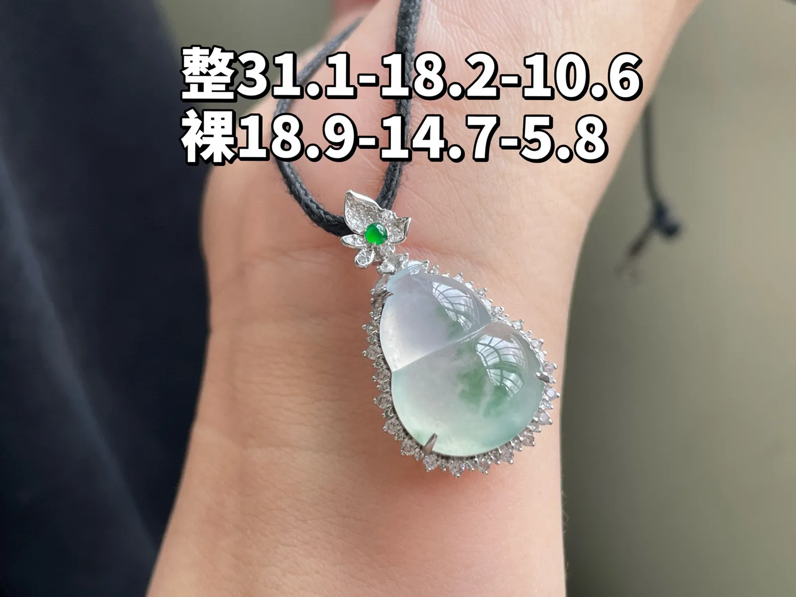 18K 冰种飘花·葫芦

整31.1-18.2-10.6
裸18.9-14.7-5.8