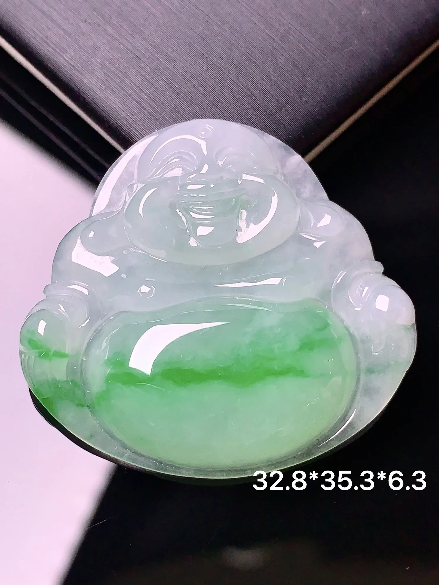飘绿佛公吊坠 玉质细腻 色泽艳丽 整体尺寸32.8*35.3*6.3