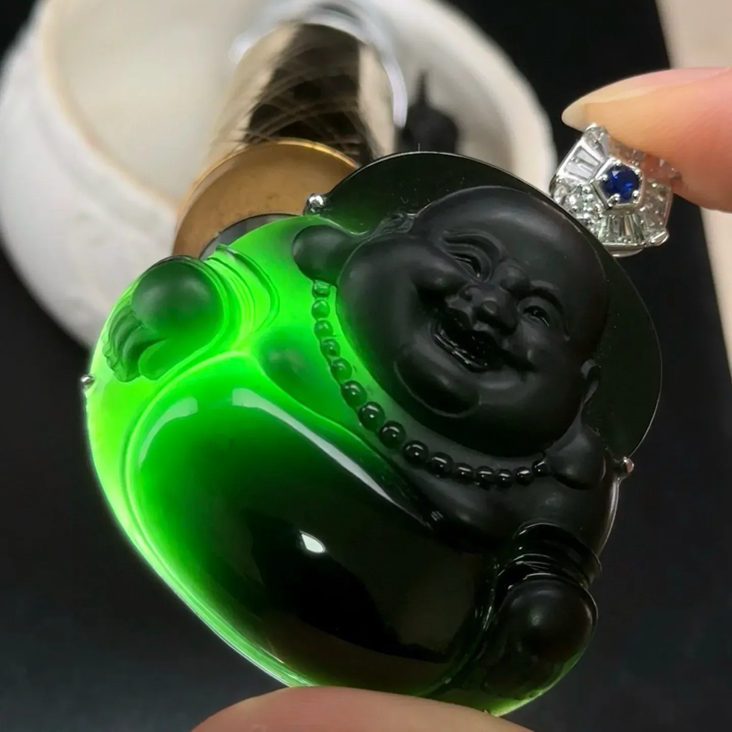 墨翠大肚佛 种好色正 黑度极好 打灯通透 油性十足 尺寸54.6